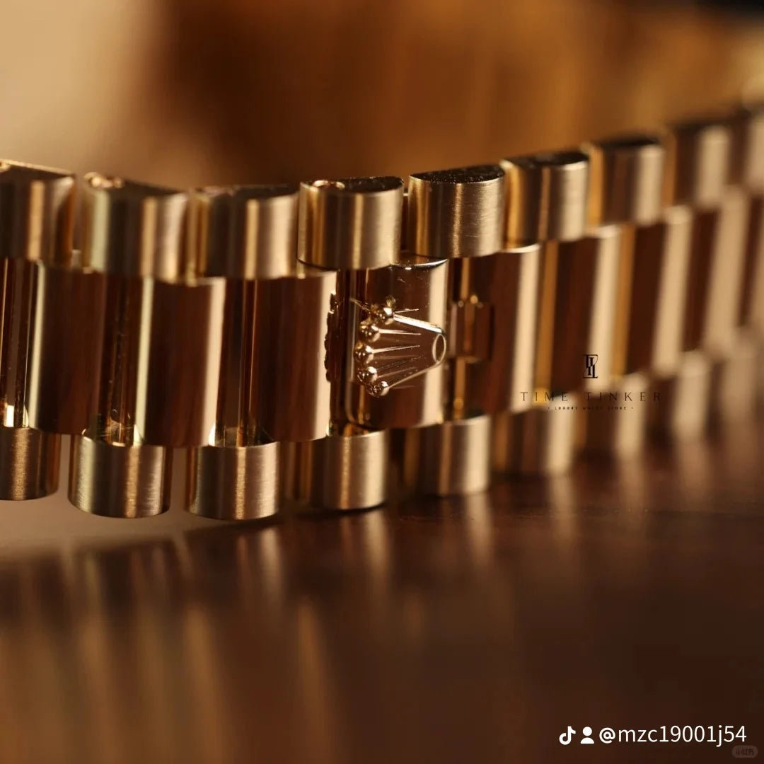 Rolex Day-Date Or Jaune – Cadran Noir Serti ✨