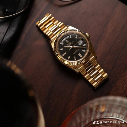 Rolex Day-Date Or Jaune – Cadran Noir Serti ✨